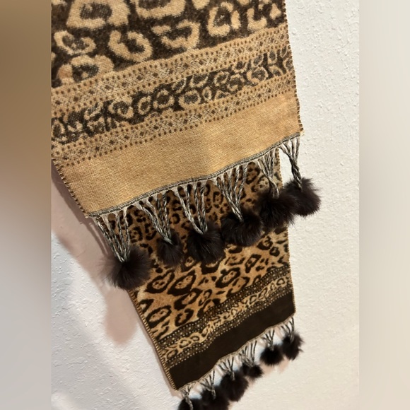 Preston & York Neutral tones Neck scarf - Dyed Rabbit Fur tassels Leopard Print - Picture 2 of 3
